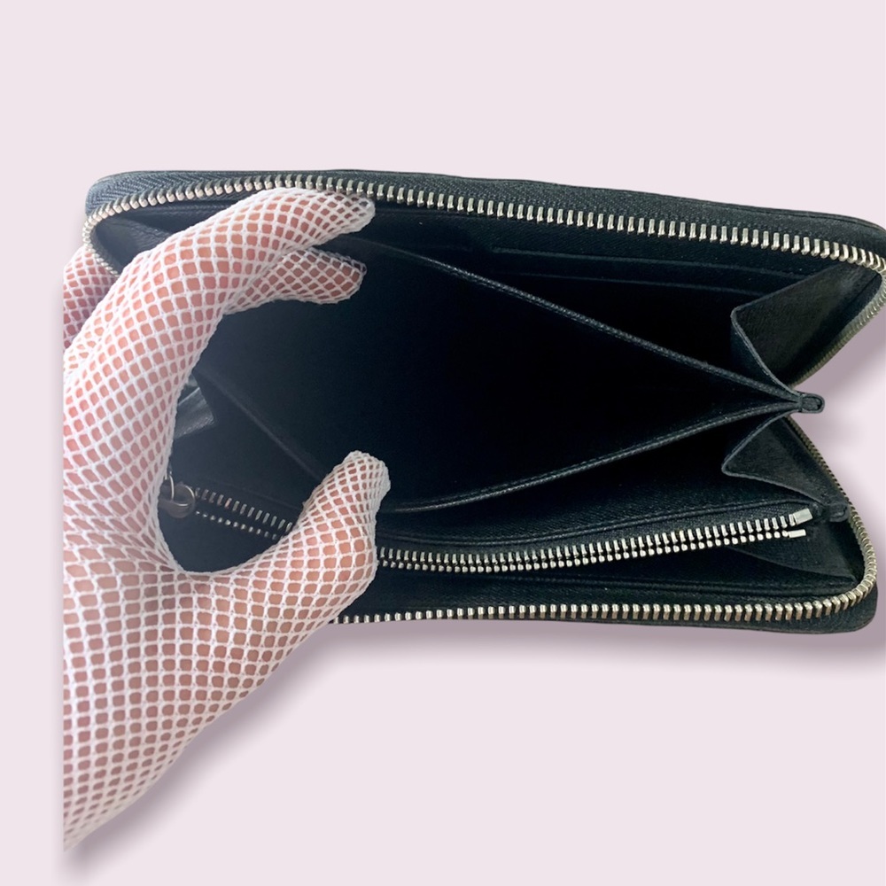 Louis Vuitton Black Zippy Wallet
